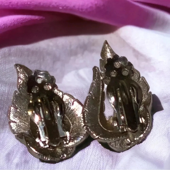Vintage Rhinestone Leaf Leaves Silver Tone Clip On Earrings - Picture 3 of 3